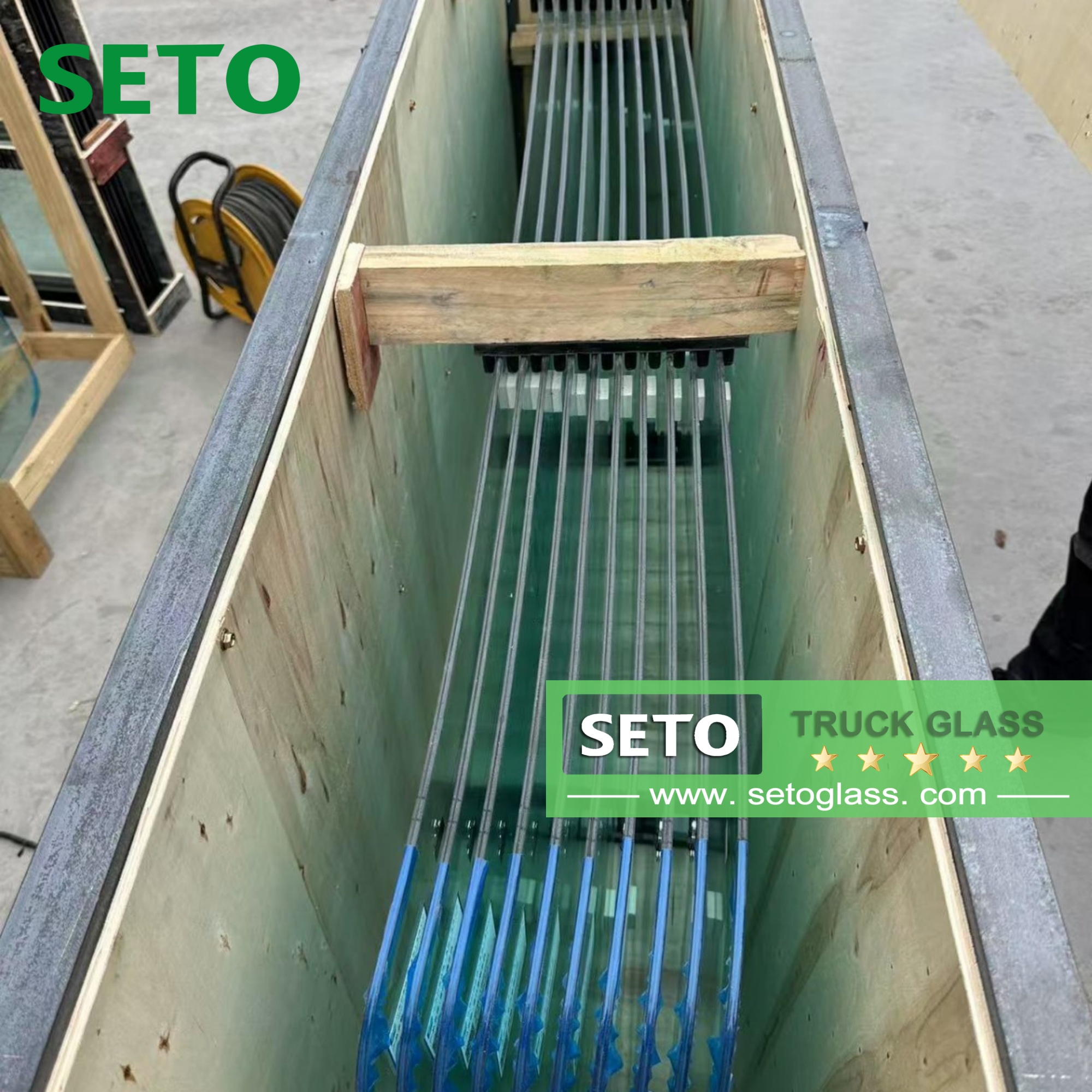 กระจกกระจกหน้ารถติดขัด